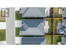 30 - 383 DAVENTRY WAY - 44