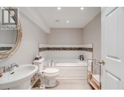 50 QUEENSWAY DRIVE - 31