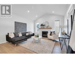 8 HARTLAND CIRCLE - 21