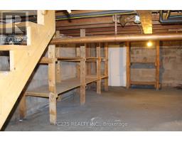 101 - 1090 KIPPS LANE - 17