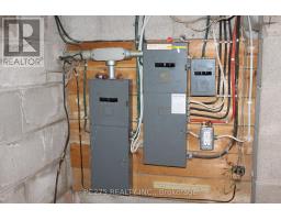 101 - 1090 KIPPS LANE - 18