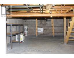 101 - 1090 KIPPS LANE - 20