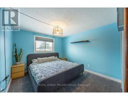 15 STIRLING CRESCENT - 25