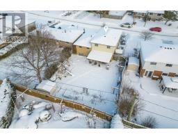 15 STIRLING CRESCENT - 3