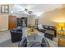 15 STIRLING CRESCENT - 31