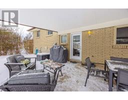 15 STIRLING CRESCENT - 35