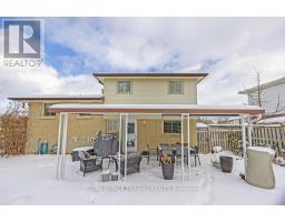 15 STIRLING CRESCENT - 36