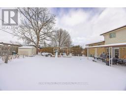 15 STIRLING CRESCENT - 37