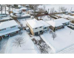 15 STIRLING CRESCENT - 40