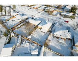 15 STIRLING CRESCENT - 43