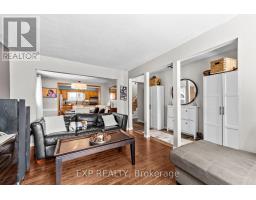 16 EDMUNDS CRESCENT - 11