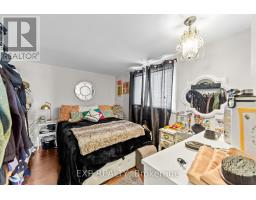 16 EDMUNDS CRESCENT - 17