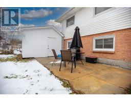 43 BEECHMOUNT CRESCENT - 28