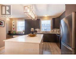 15 - 1040 CORONATION DRIVE - 21