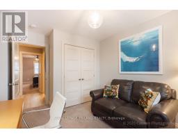 15 - 1040 CORONATION DRIVE - 30