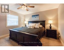 15 - 1040 CORONATION DRIVE - 32
