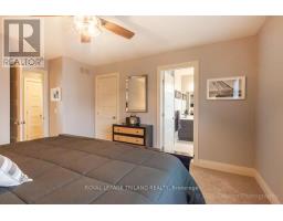 15 - 1040 CORONATION DRIVE - 33