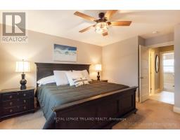 15 - 1040 CORONATION DRIVE - 34