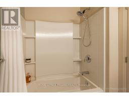 15 - 1040 CORONATION DRIVE - 39