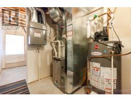 15 - 1040 CORONATION DRIVE - 40