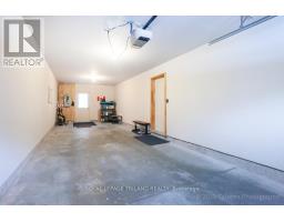 15 - 1040 CORONATION DRIVE - 42