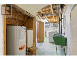 64 JENA CRESCENT - 27