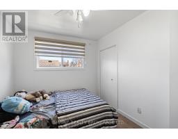 15 GARLAND CRESCENT - 16