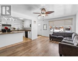 15 GARLAND CRESCENT - 3