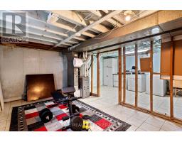 15 GARLAND CRESCENT - 38