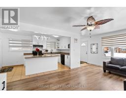 15 GARLAND CRESCENT - 4