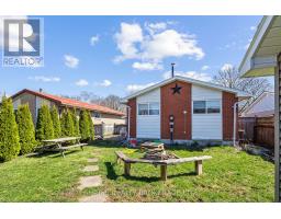 15 GARLAND CRESCENT - 45