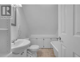 182 BRISCOE STREET E - 32