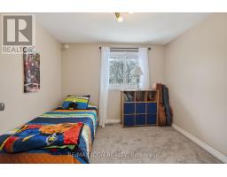 26 ROSAMOND CRESCENT - 15