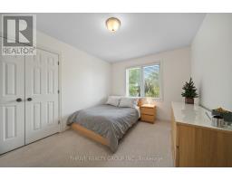 320 RIVERTRACE CLOSE - 32