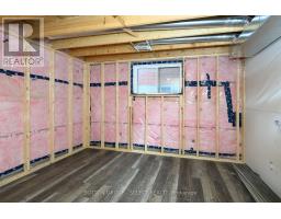 70 ROYAL CRESCENT - 37