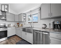 16 CLASSIC CRESCENT - 10