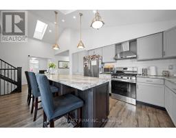 16 CLASSIC CRESCENT - 12