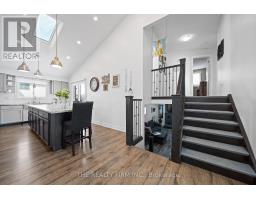 16 CLASSIC CRESCENT - 17