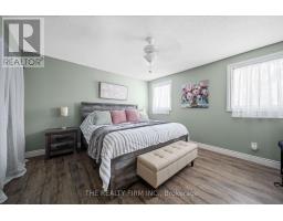 16 CLASSIC CRESCENT - 19