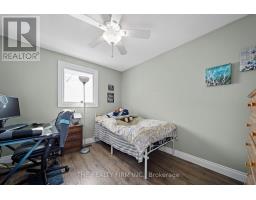 16 CLASSIC CRESCENT - 21