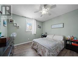 16 CLASSIC CRESCENT - 22