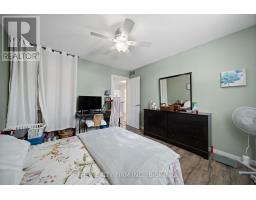 16 CLASSIC CRESCENT - 23