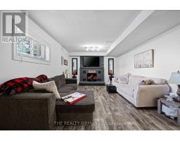 16 CLASSIC CRESCENT - 27