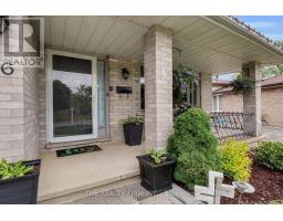 16 CLASSIC CRESCENT - 3