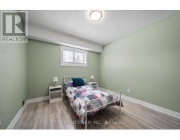 16 CLASSIC CRESCENT - 32