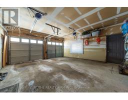 16 CLASSIC CRESCENT - 34