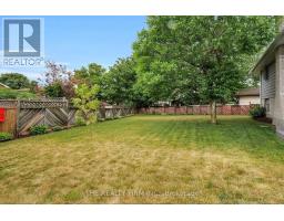 16 CLASSIC CRESCENT - 39