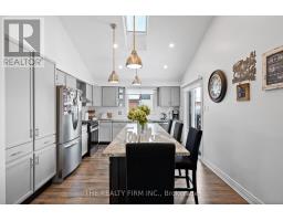 16 CLASSIC CRESCENT - 8