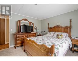 4 REDFORD DRIVE - 18