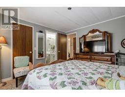 4 REDFORD DRIVE - 19